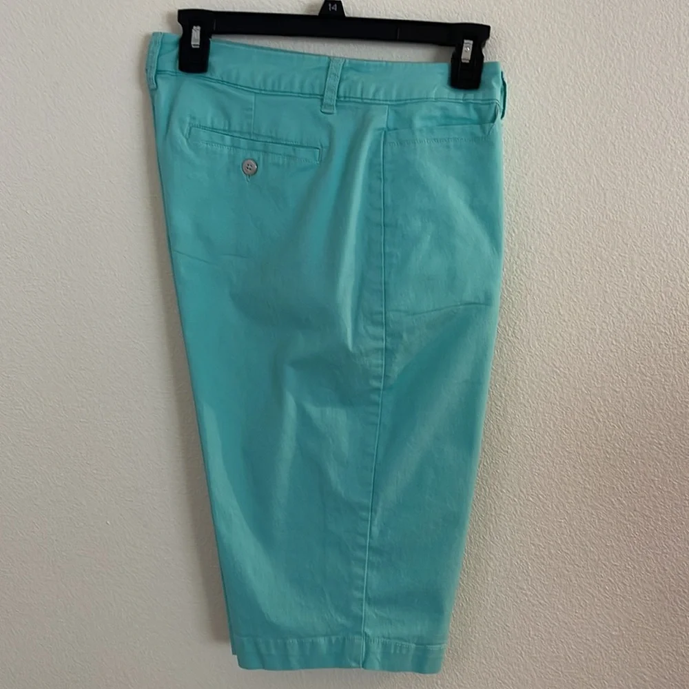 Bandolino Ladies below the knee shorts. Size 12. Aqua Green. 2 front pockets - Picture 2 of 6